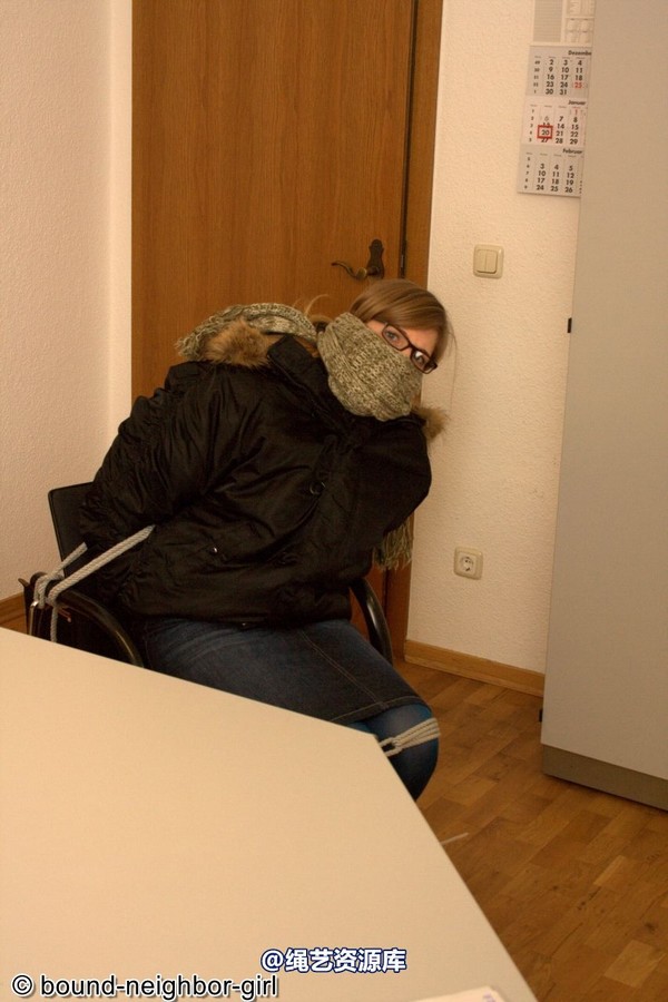 bound-neighbor-girl - Guest Melissa - Wintry robbery 第 46 张图片