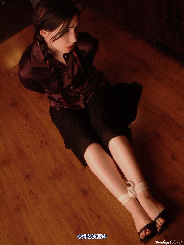 bondagebob - Lydia Hogtied 第 6 张图片