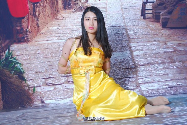 唯美之家 - 新模萧萧黄礼服 第 67 张图片