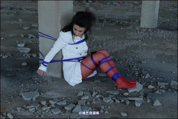 simplytied - More red tights in the Sun 第 18 张图片