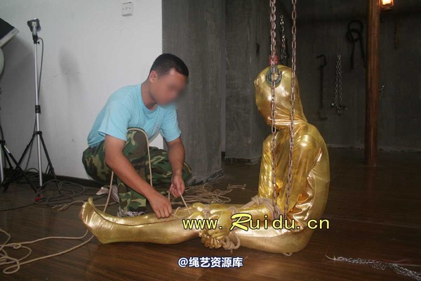 锐度主张 - 20070928第35期 影片胶衣紧缚悬吊图片 第 214 张图片