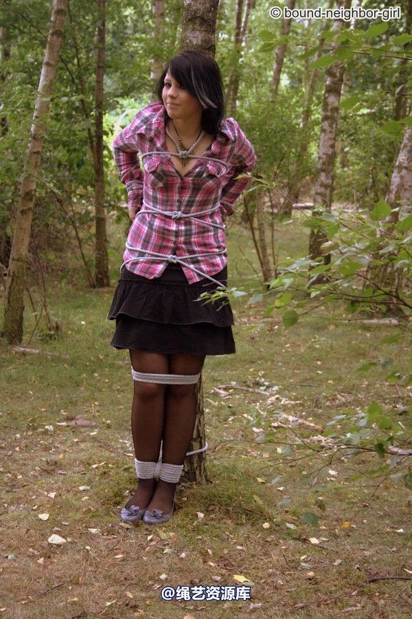 bound-neighbor-girl - Nadine - Adventure in the woods part 1 第 50 张图片