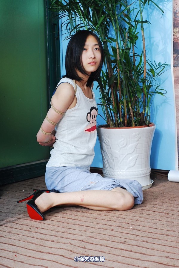 唯美之家 - 白雪试服装2 第 6 张图片