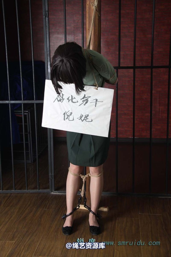 锐度主张 - 军服捆绑堵嘴挂牌模特：碧菡 第 22 张图片