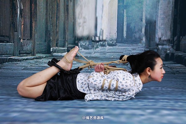 神艺缘 - 227-古朴老街上的少女 第 19 张图片