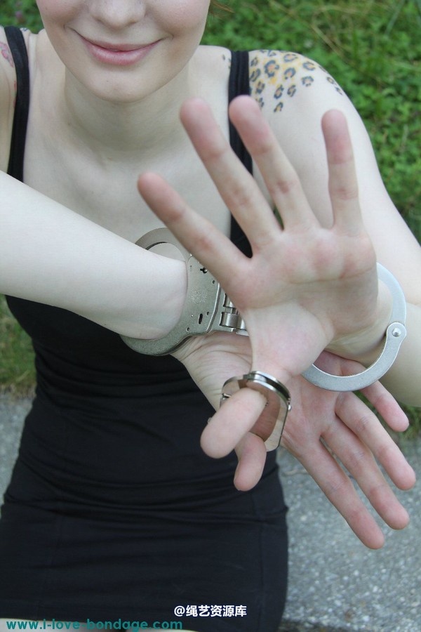 girlsinsteel - Hinged handcuffs 第 114 张图片
