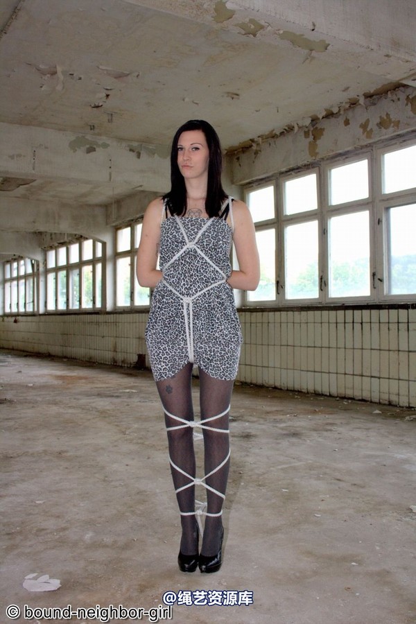 bound-neighbor-girl - Angel - Tied up in the ruins 3 第 3 张图片