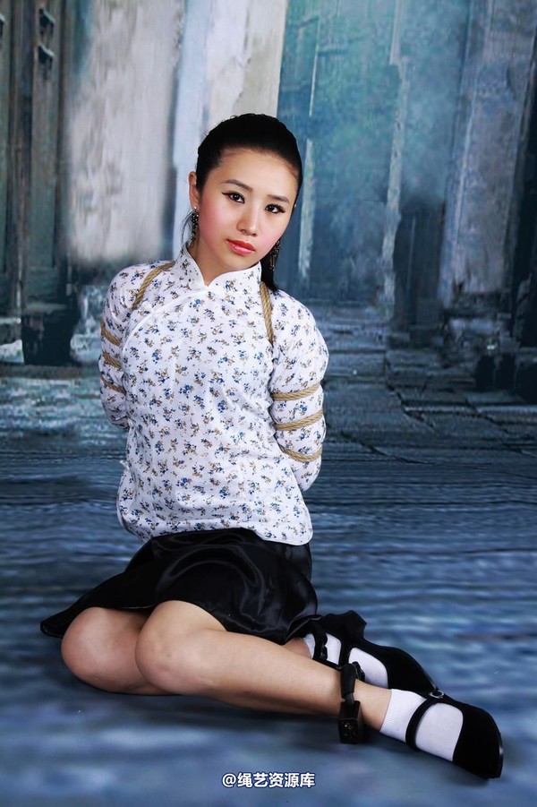 神艺缘 - 227-古朴老街上的少女 第 6 张图片