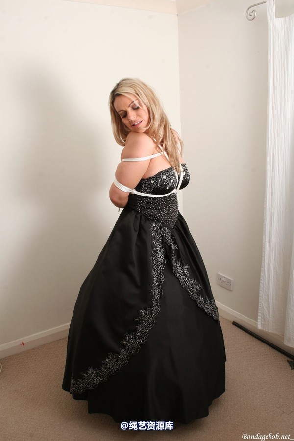 bondagebob - Izzy Ball Gown 第 20 张图片