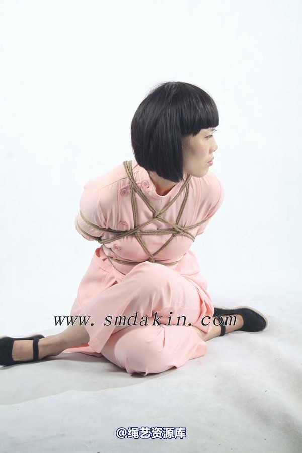 锐度主张 - 粉色护士服花样捆绑模特：碧菡 第 31 张图片
