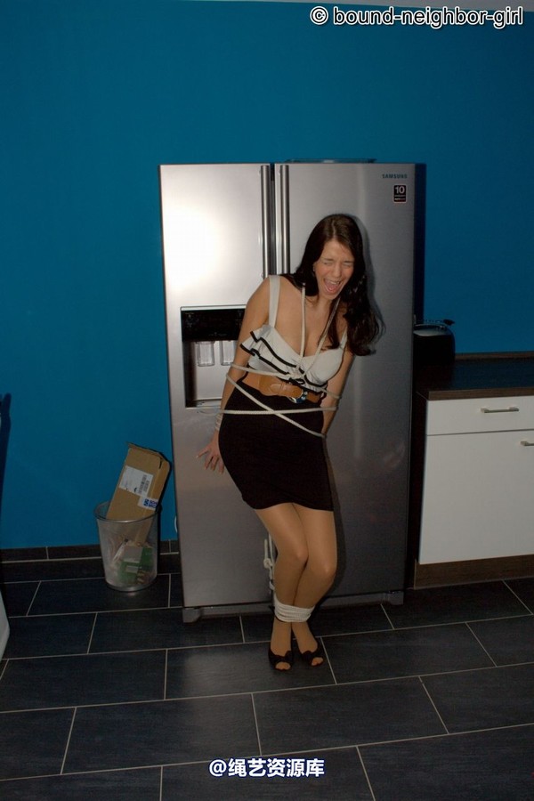 bound-neighbor-girl - Eden - tied up in her home 2 第 11 张图片