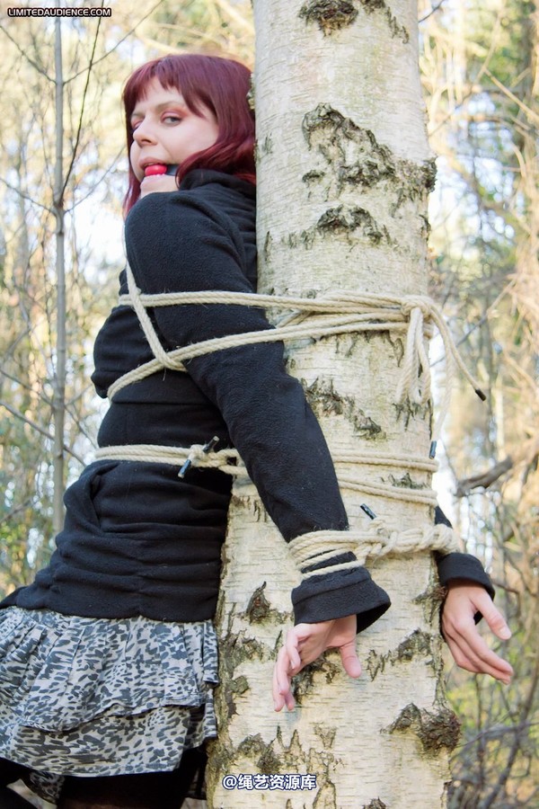 limitedaudience - 2012 scarlett stuck in the woods 第 1 张图片