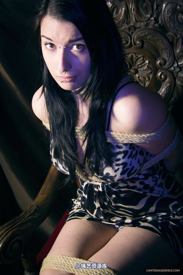 limitedaudience - 2013 stacey von tied on throne 2 第 14 张图片