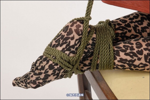 simplytied - Jinx chair semi hogtie 第 22 张图片