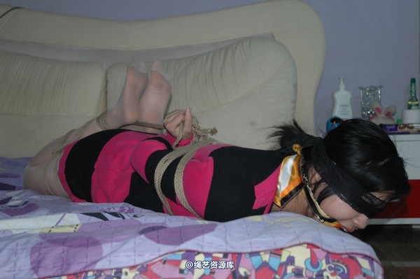 唯美之家 - 2010-12-29雪儿挣扎逃脱。 第 7 张图片