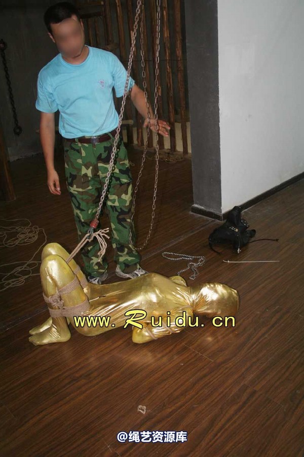 锐度主张 - 20070921第34期 影片胶衣紧缚悬吊图片 第 9 张图片
