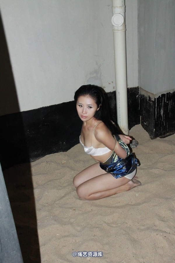 神艺缘 - 132-穿着白色内衣的美女(2) 第 3 张图片
