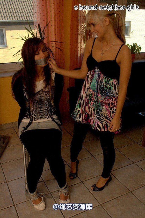 bound-neighbor-girl - Marenka + Vera - Girlfriends part 1 第 14 张图片