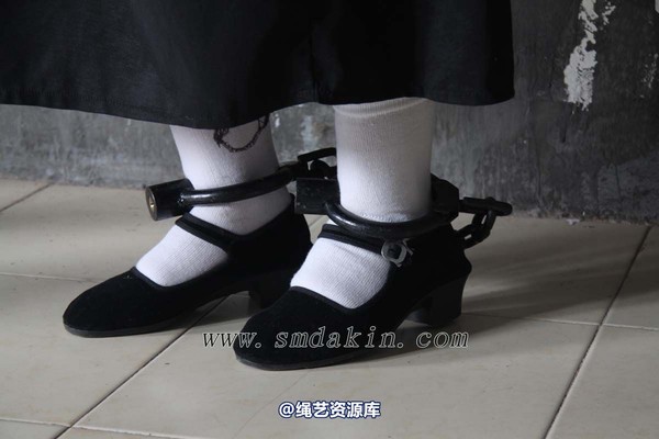 锐度主张 - 黑布鞋白袜镣铐模特：小芳 第 14 张图片