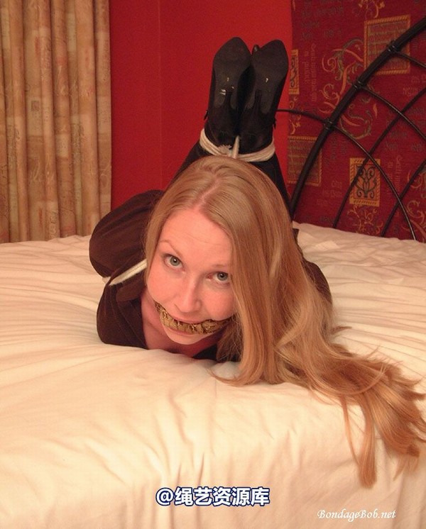 bondagebob - Missey Hogtied Hostage 第 1 张图片