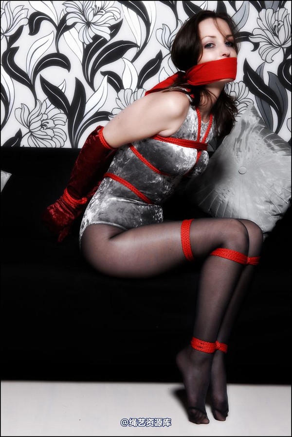 simplytied - The Gloves 第 24 张图片