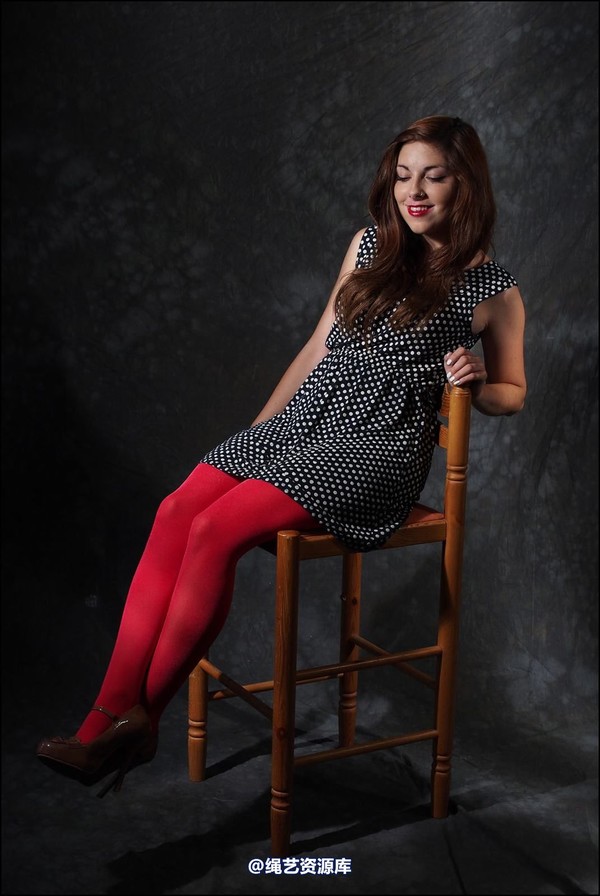 simplytied - She wanted to wear red tights 第 1 张图片