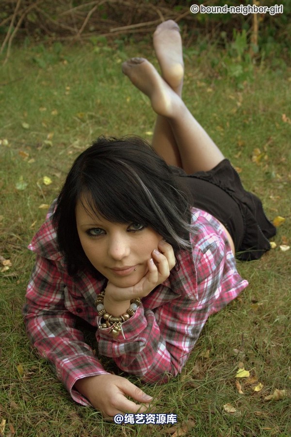 bound-neighbor-girl - Nadine - Adventure in the woods part 2 第 9 张图片