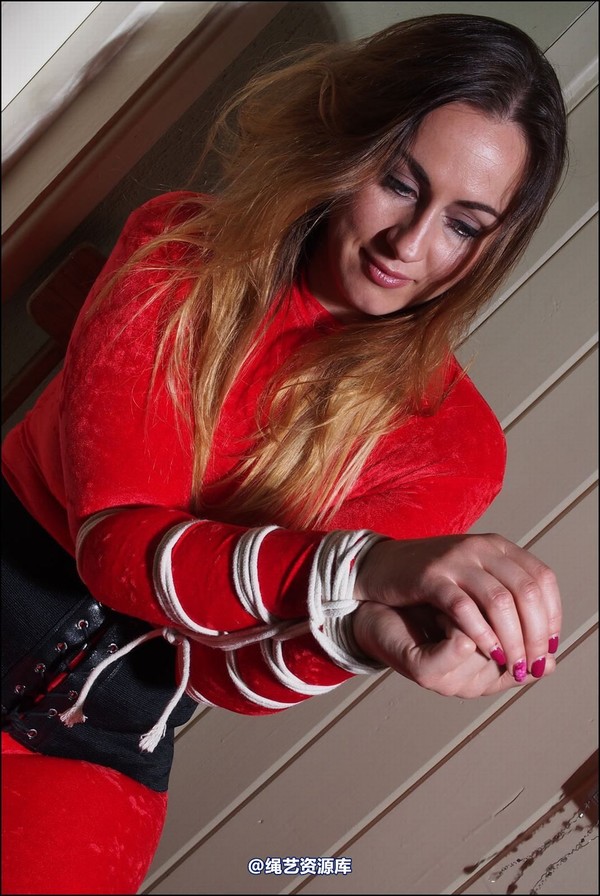 simplytied - Red catsuit landing tied 第 9 张图片