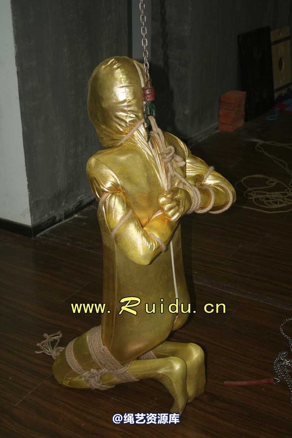 锐度主张 - 20070921第34期 影片胶衣紧缚悬吊图片 第 84 张图片