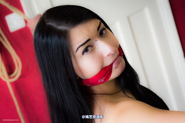 limitedaudience - 2014 stacey von stretched out in the lounge 第 8 张图片