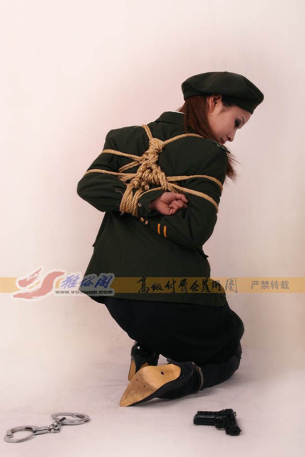 雅俗阁 - 20060422雅思警服(2) 第 36 张图片