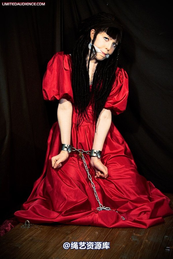 limitedaudience - 2009 catya lex eleven in the dungeon 第 2 张图片