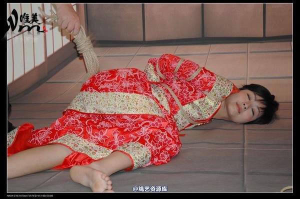 唯美之家 - 08-05-29盈盈汉服-护士装 第 102 张图片
