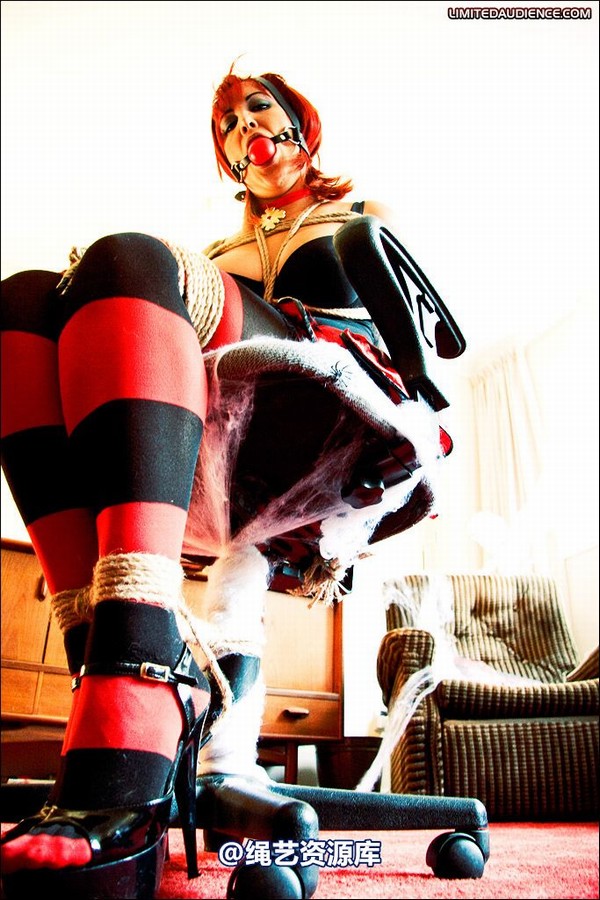 limitedaudience - 2008 elle halloween trouble 第 4 张图片