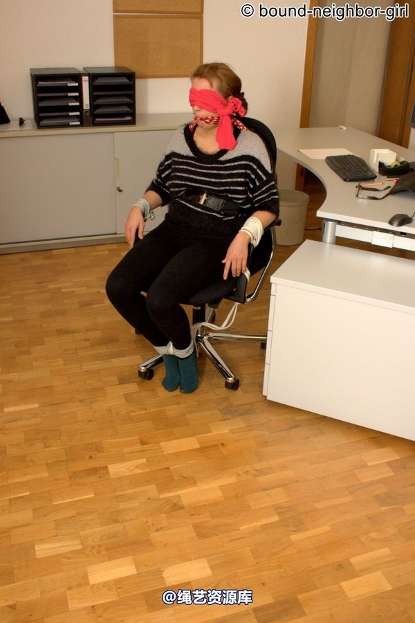 bound-neighbor-girl - Amy + Bella A - Tied up at the office 第 32 张图片