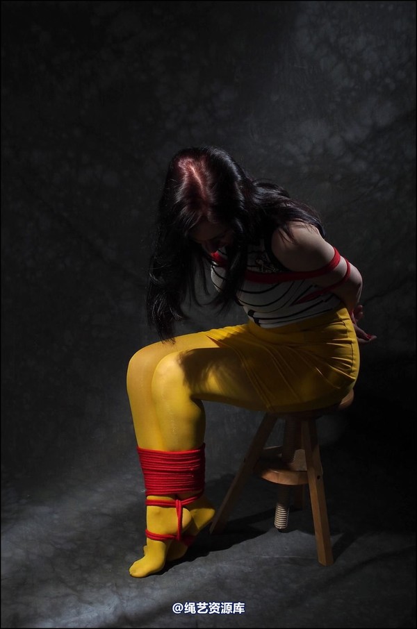simplytied - Yellow tights red rope 第 12 张图片