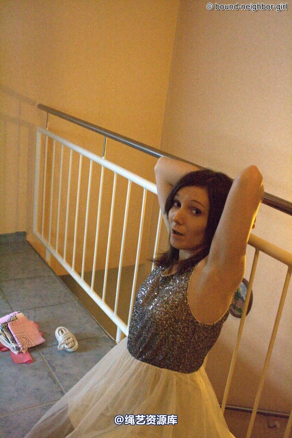 bound-neighbor-girl - Susan tied at home 第 4 张图片
