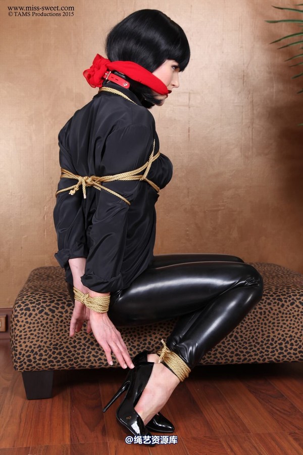 miss-sweet - ILSA IN BLACK 第 96 张图片