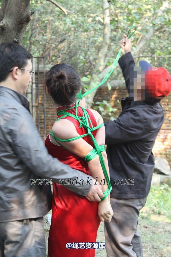 锐度主张 - 第六届锦绣江南-红旗袍欧式吊模特：嫒柔 第 9 张图片