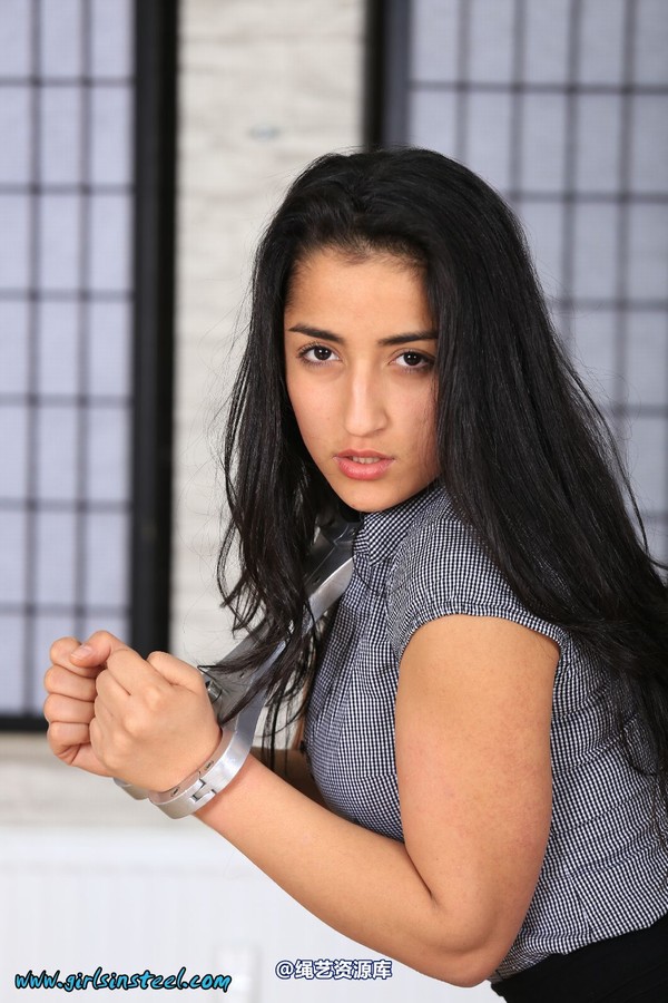 girlsinsteel - Business girl cuffed with fiddle 第 53 张图片