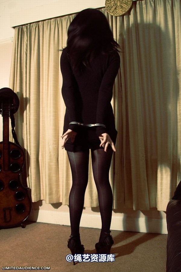 limitedaudience - 2009 elyssia girlfriend handcuffed 第 11 张图片