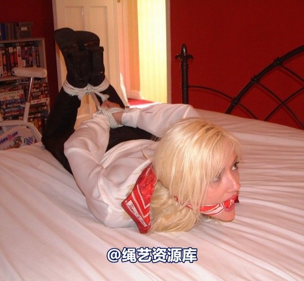 bondagebob - Angelica Vamp Hogtied 第 8 张图片