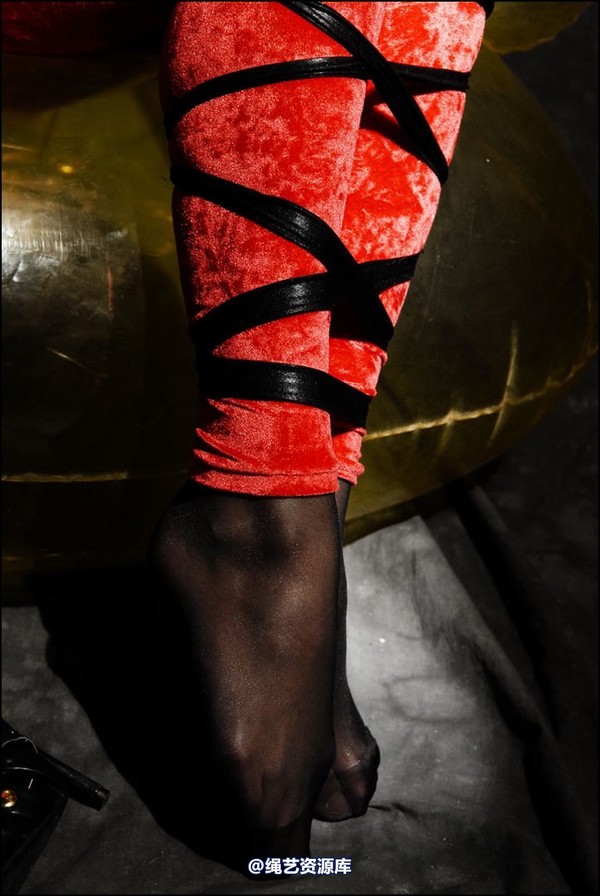 simplytied - Red on Yellow 第 22 张图片