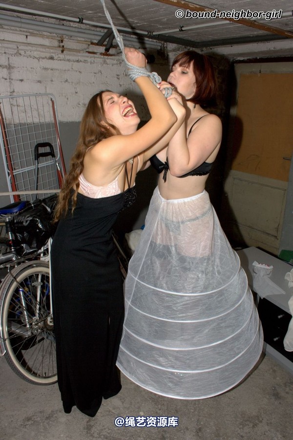 bound-neighbor-girl - Leoni and Valentina - Friend of the Bride 1 第 15 张图片