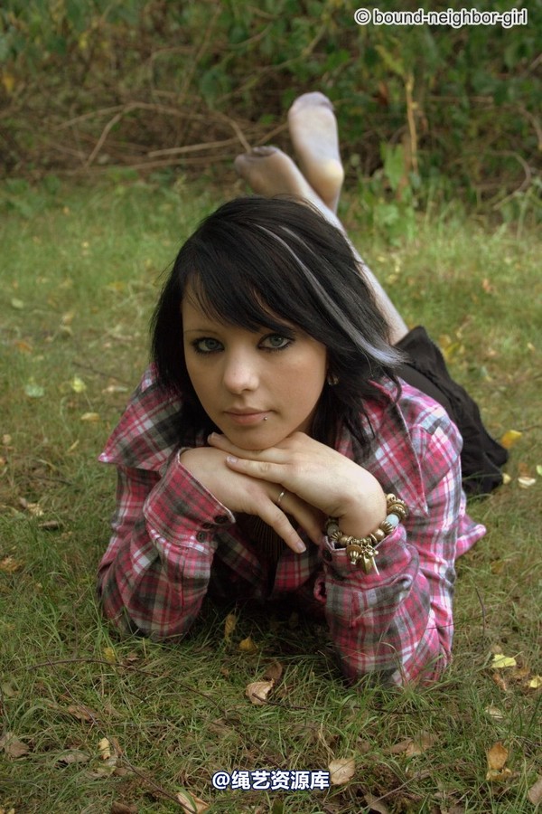 bound-neighbor-girl - Nadine - Adventure in the woods part 2 第 12 张图片