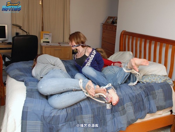 boundhotties - LAINA, MARCEL & OLIVIA 第 19 张图片