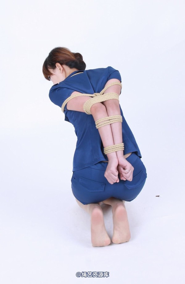 神艺缘 - 150-制服美女被绑了 第 30 张图片
