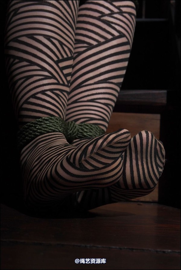 simplytied - SammieB Stair tied 第 31 张图片