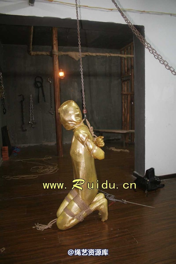 锐度主张 - 20070921第34期 影片胶衣紧缚悬吊图片 第 40 张图片