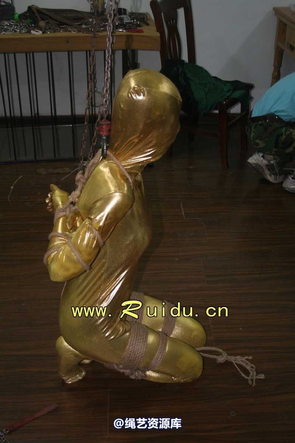 锐度主张 - 20070921第34期 影片胶衣紧缚悬吊图片 第 103 张图片